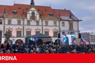 Tisíce lidí nejen v Olomouci podpořily prezidenta. Sítě zaplavily falešné účty a také urážky